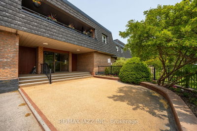 Unit 206 — 580 Mary St, Whitby - Downtown Whitby image-0-2