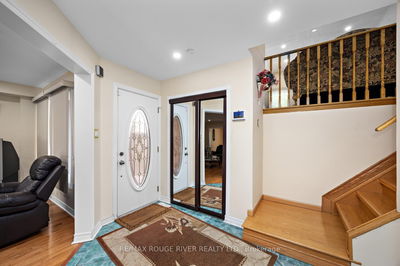 33 Hearne Cres, Ajax - Central image-0-4