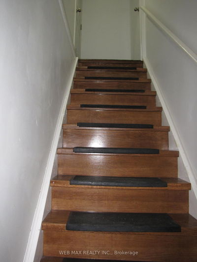 Unit Basement — 123 Hildenboro Sq, Toronto - L'Amoreaux image-0-1