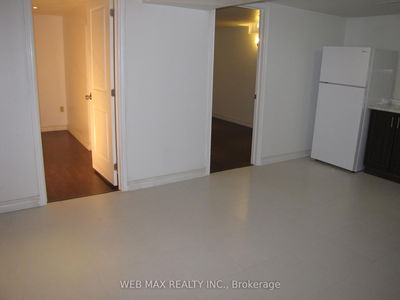 Unit Basement — 123 Hildenboro Sq, Toronto - L'Amoreaux image-0-3