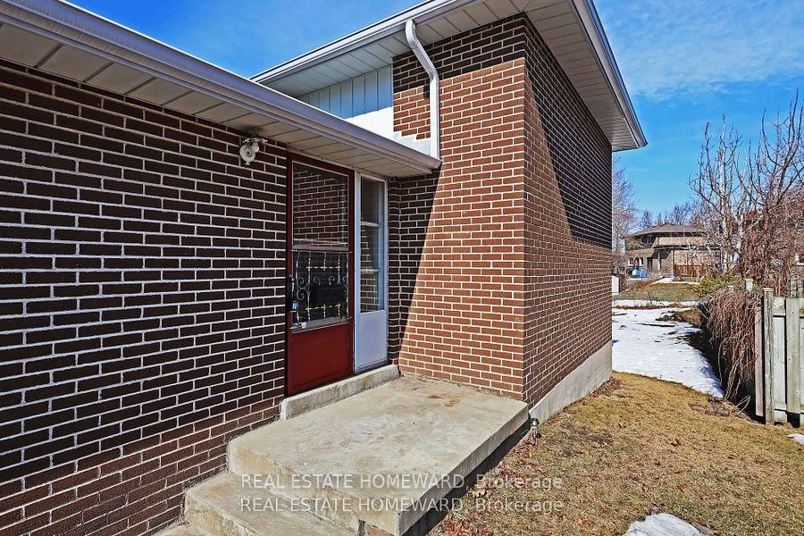 Detached House for sale at 36 Manorglen Crescent, Toronto, Agincourt South-Malvern West, M1S 1W4 - MLS: E12202004