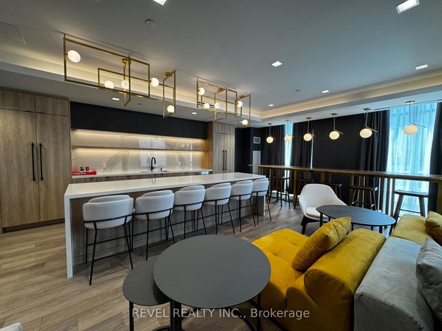 318 - 1010 Dundas Street E