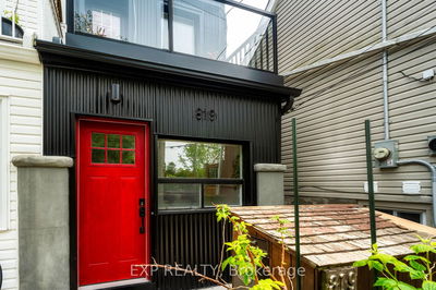 819 Craven Rd, Toronto - Greenwood-Coxwell image-0-2