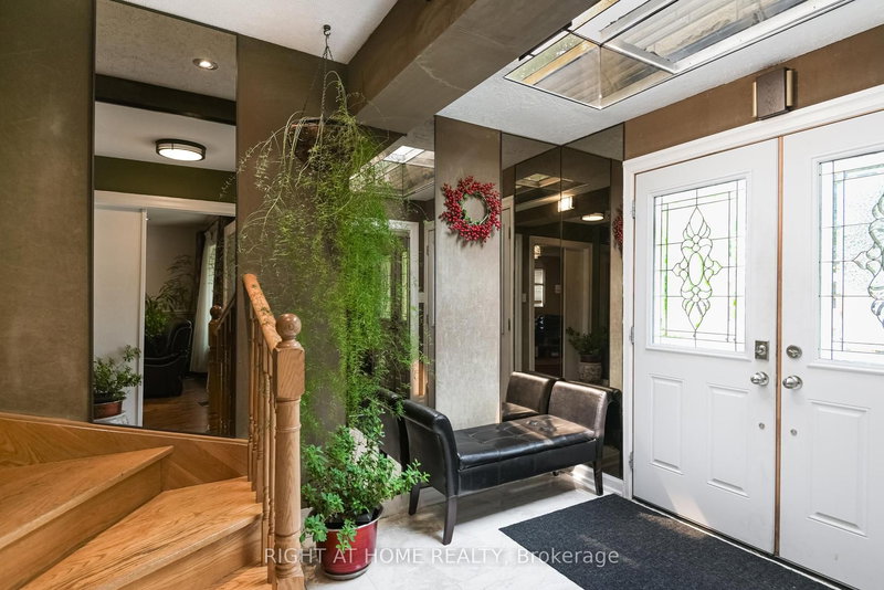 8 Suraty Ave, Toronto, M1P 4E1 | Image 3