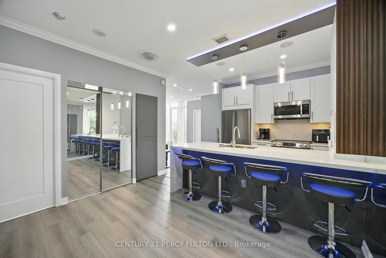 Condo for sale at 314-181 Village Green Square, Toronto, Agincourt South-Malvern West, M1S 0K6 - MLS: E12203819