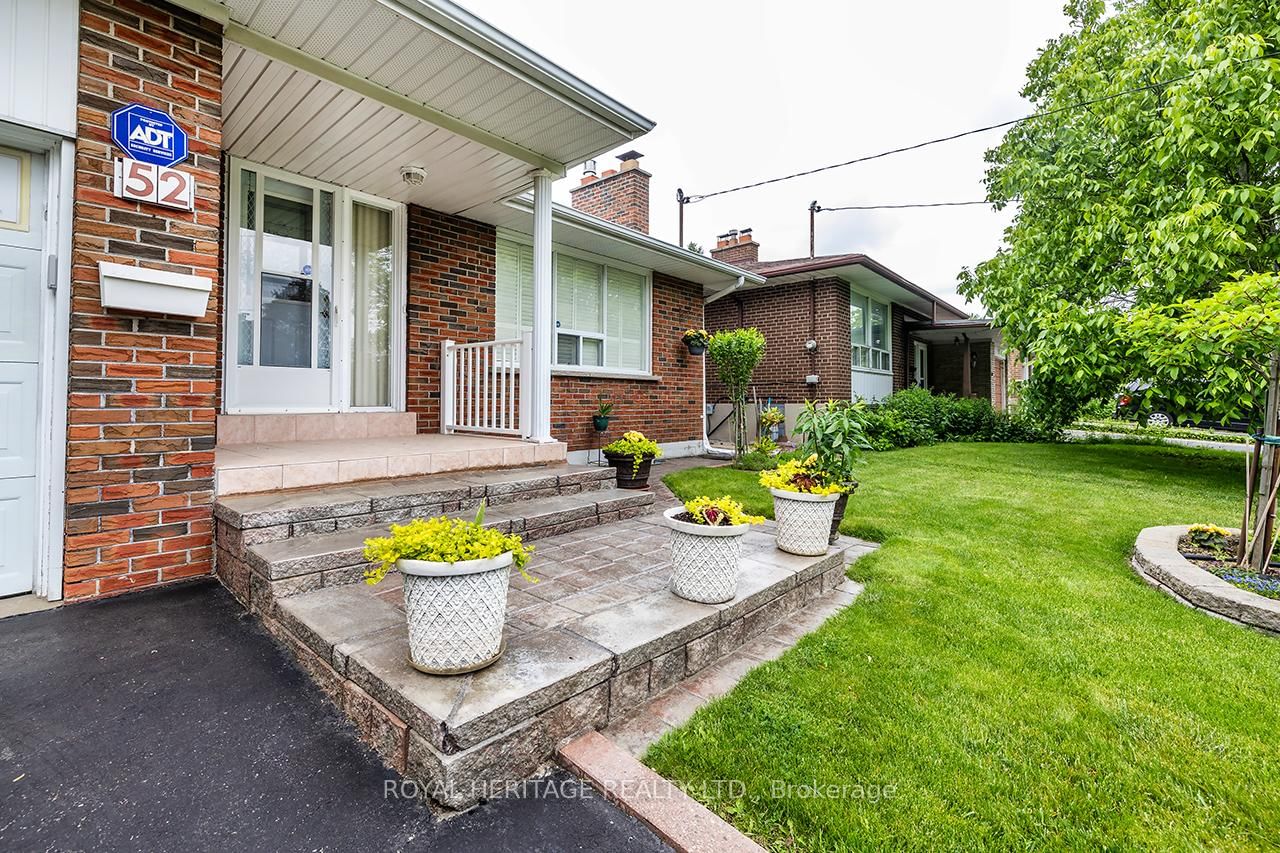 Detached House for sale at 52 Moraine Hill Drive, Toronto, Tam O'Shanter-Sullivan, M1T 2A2 - MLS: E12204258