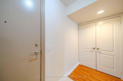 Unit 705 — 70 Town Centre Crt, Toronto - Bendale image-0-4