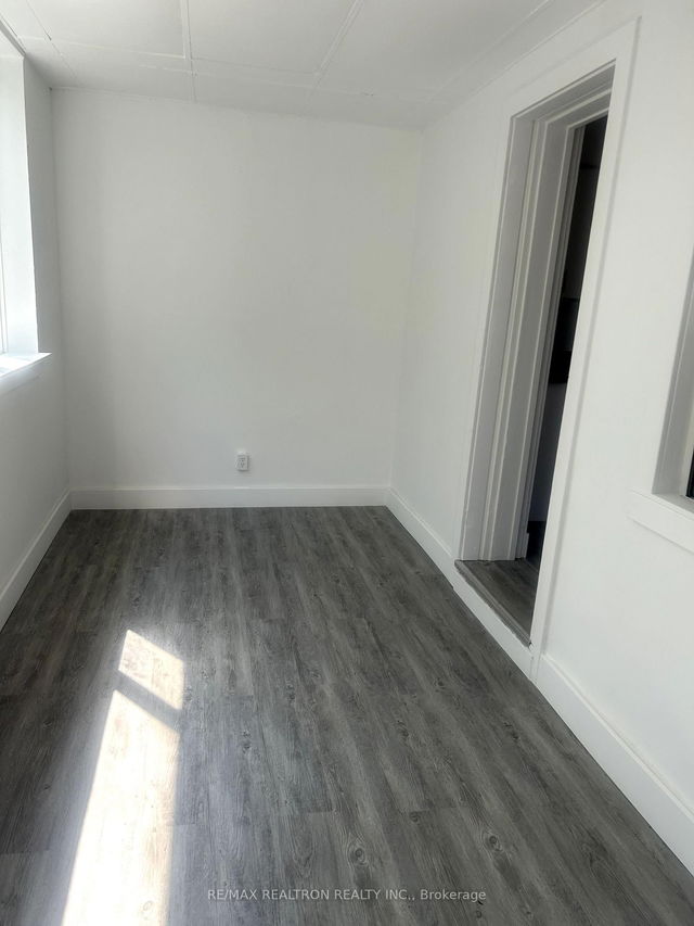 2 - 1299 Gerrard Street E