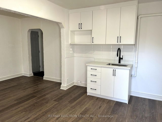 3 - 1295 Gerrard Street E