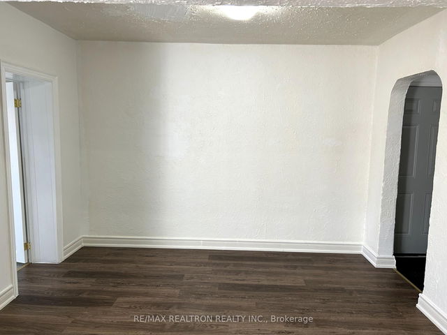 3 - 1295 Gerrard Street E