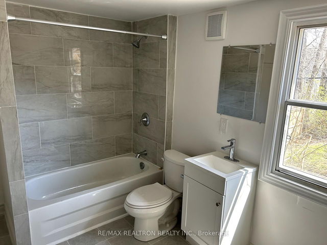 3 - 1295 Gerrard Street E