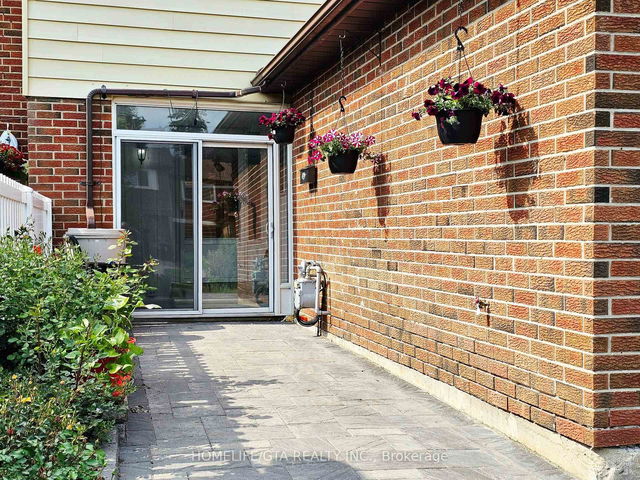 24 Bradstone Square