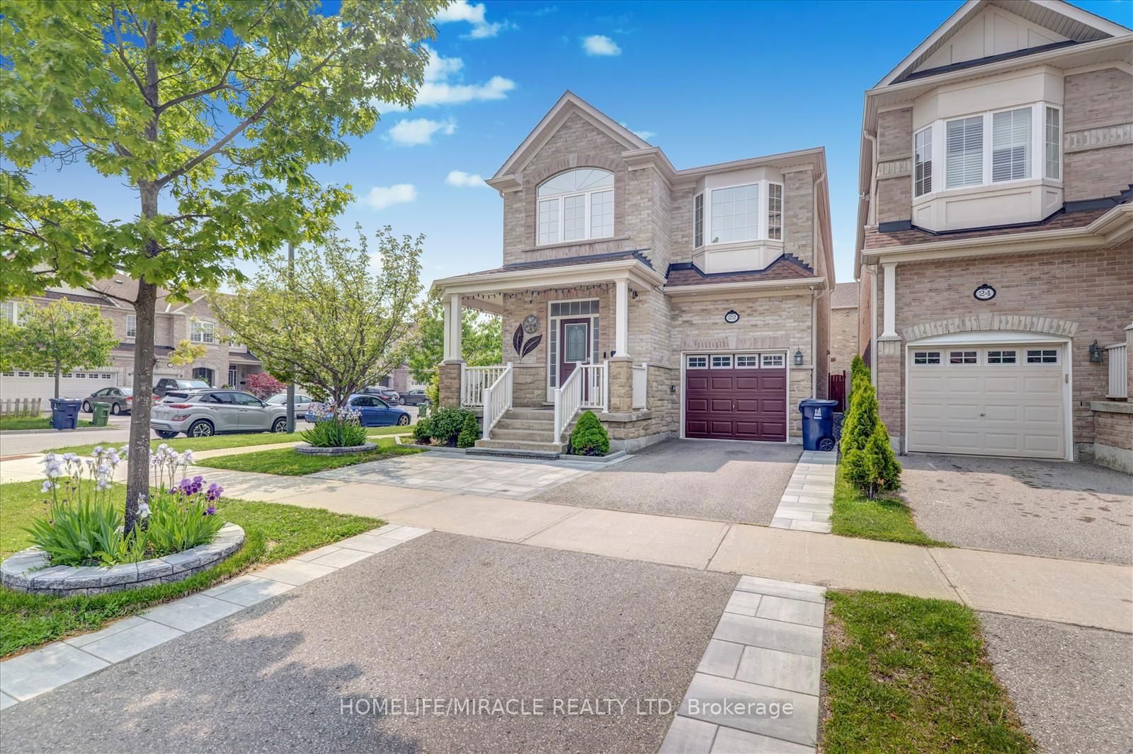Detached House for sale at 22 Vivian Road, Toronto, Cliffcrest, M1M 0A9 - MLS: E12206213