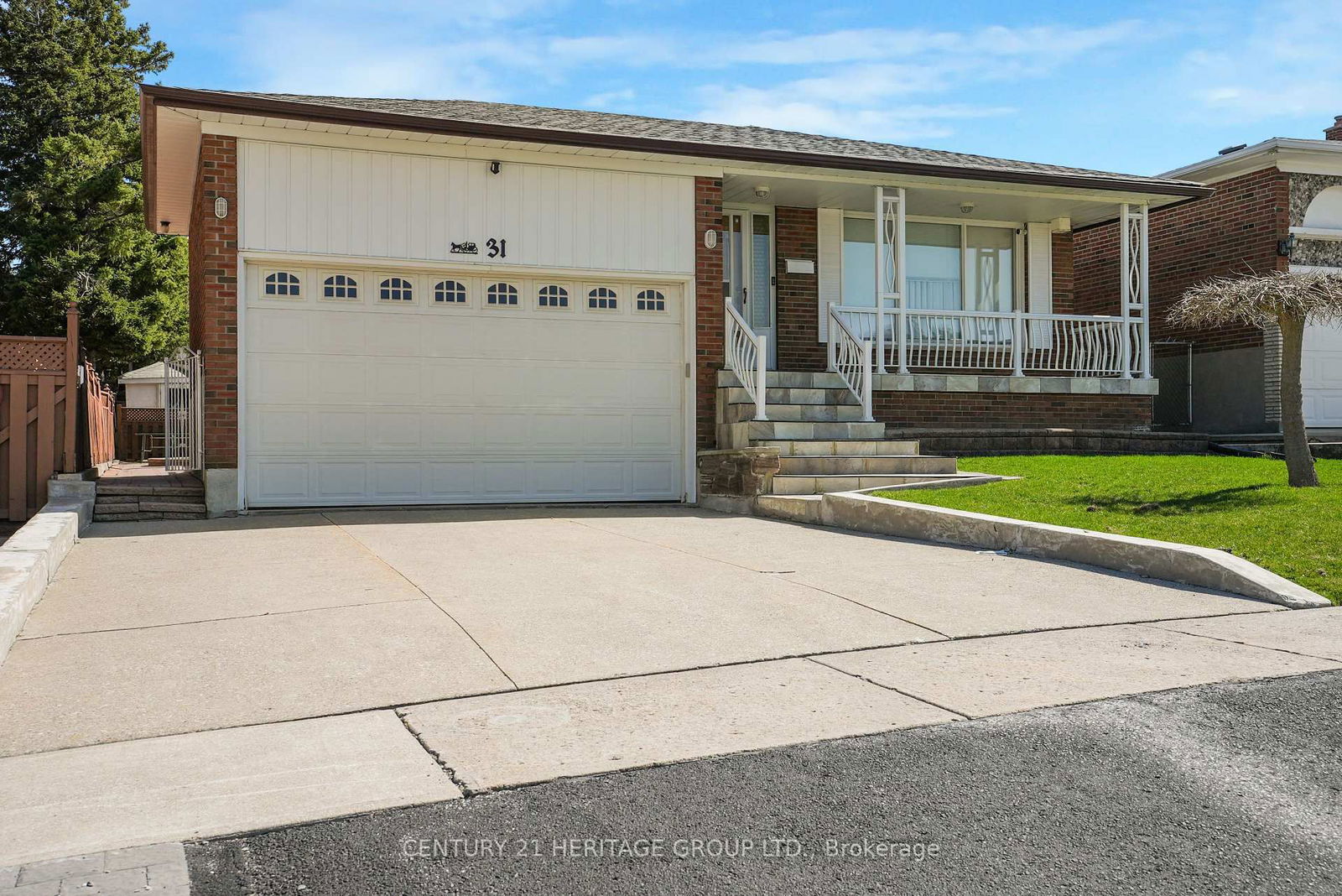 Detached House for sale at 31 Scarden Avenue, Toronto, Tam O'Shanter-Sullivan, M1T 1V8 - MLS: E12206335