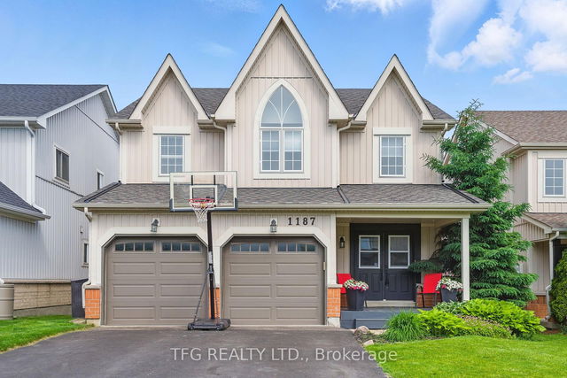 1187 Ashgrove Crescent