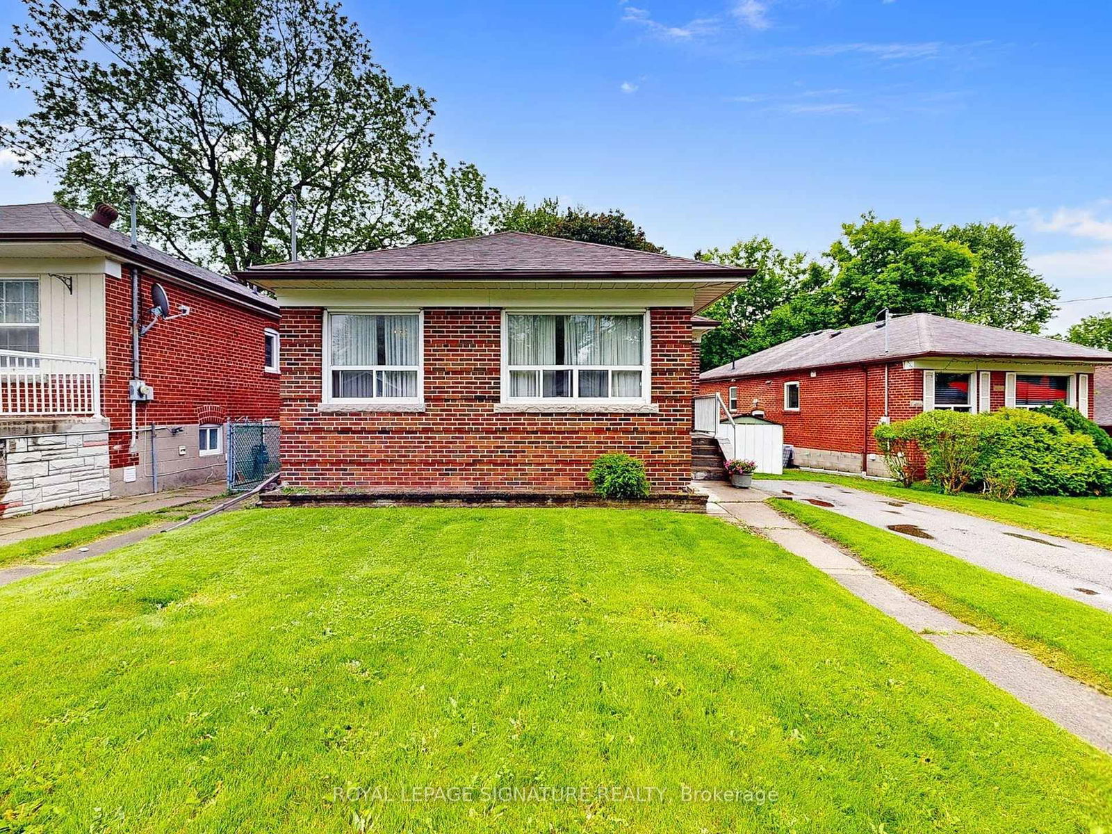 Detached House for sale at 25 Mackinac Crescent, Toronto, Bendale, M1J 1P8 - MLS: E12207827