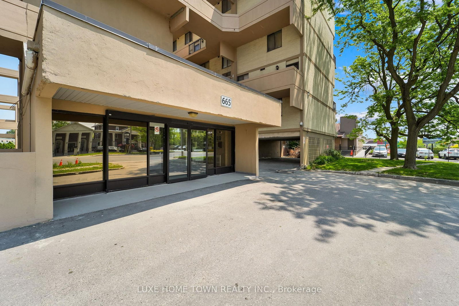 Listing photo 2