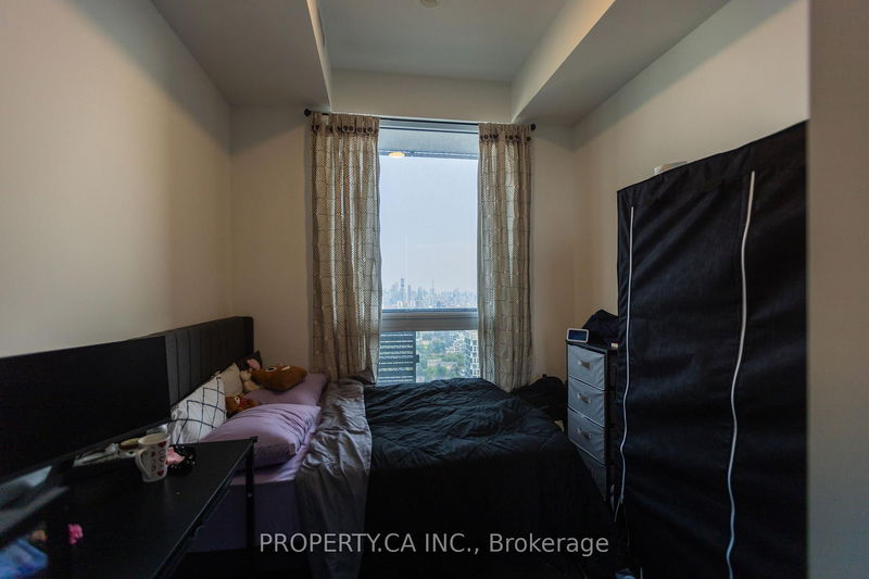 home for lease on 4304-39 Roehampton Avenue
