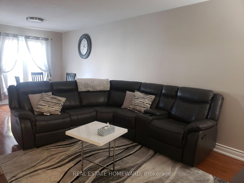 551 Dorchester Dr, Oshawa, L1J 6L3 | Image 2