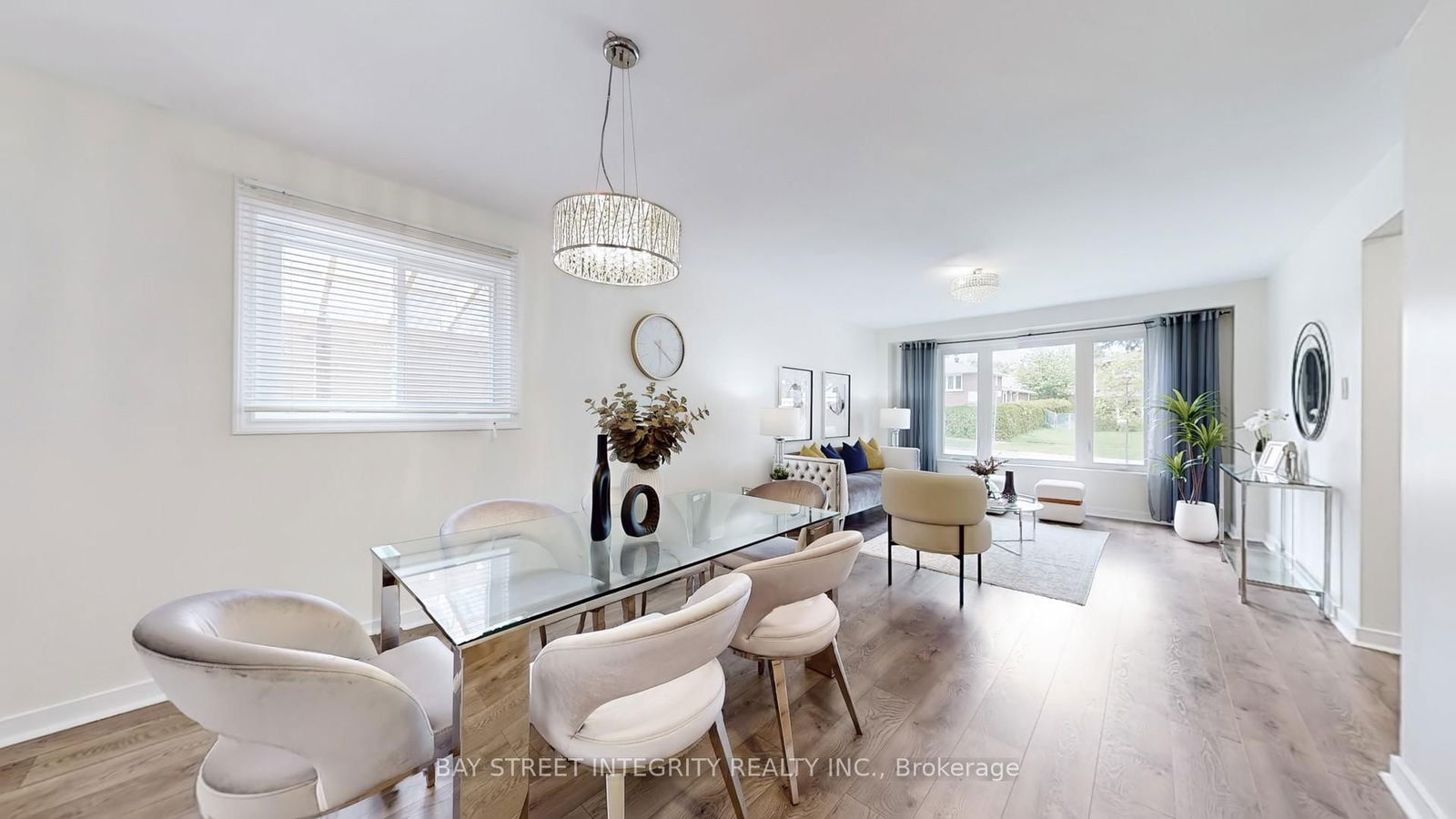 Detached House for sale at 6 Queenscourt Drive, Toronto, Tam O'Shanter-Sullivan, M1T 2J5 - MLS: E12210407