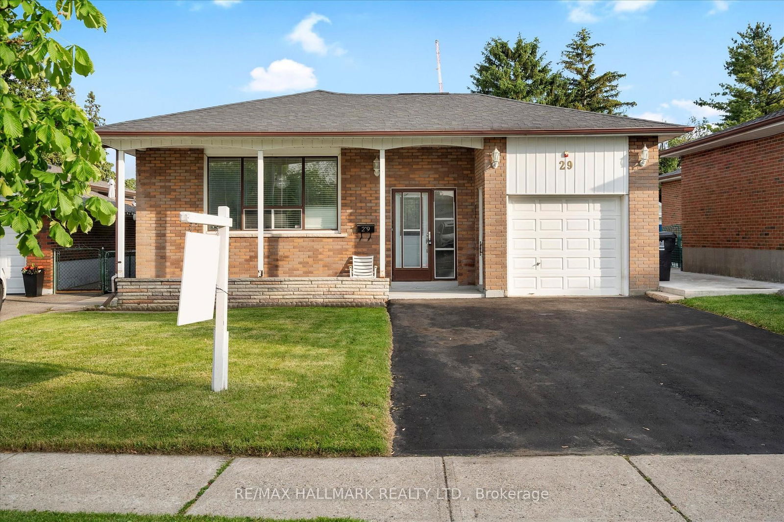 Detached House for sale at 29 Chipper Crescent, Toronto, Eglinton East, M1K 4R4 - MLS: E12210602