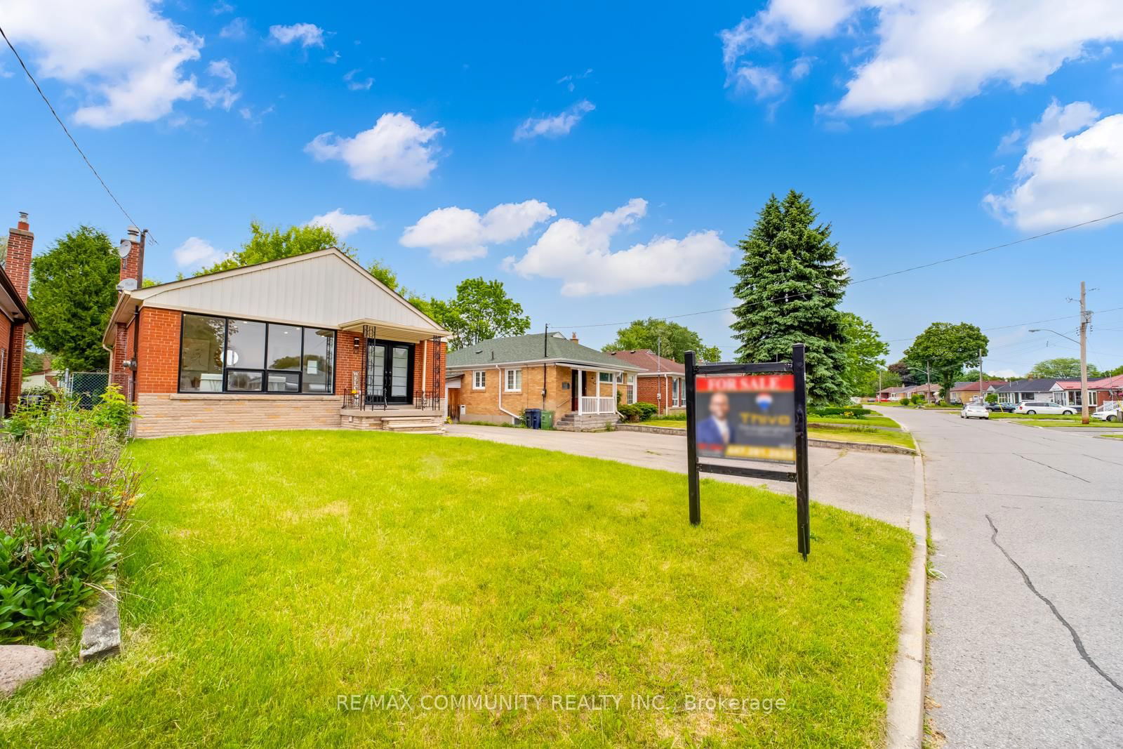Detached House for sale at 22 Miramar Crescent, Toronto, Bendale, M1J 1R4 - MLS: E12210915