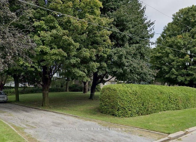 900 Parklane Avenue, Oshawa