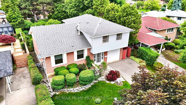 64 Highcourt Crescent