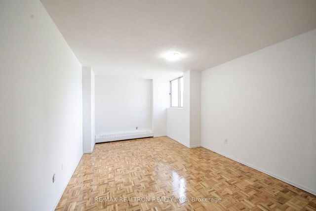 1005 - 5 Glamorgan Avenue