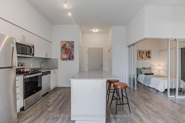 106 - 10 Meadowglen Place