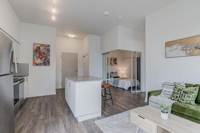 106 - 10 Meadowglen Place