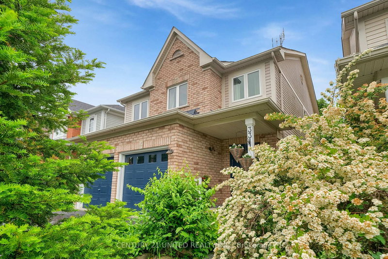 33 Solmar Ave, Whitby, L1R 2Z6 | Image 2