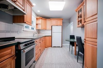 8 Chandler Dr, Toronto - Woburn image-0-2
