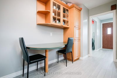 8 Chandler Dr, Toronto - Woburn image-0-3