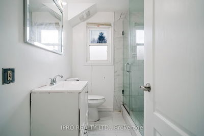 8 Chandler Dr, Toronto - Woburn image-0-4