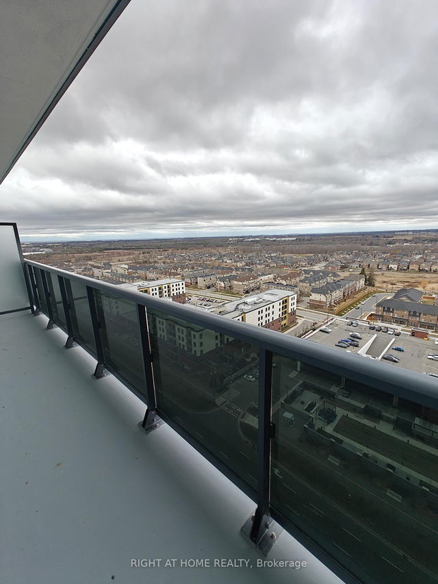 1911 - 2545 Simcoe Street N
