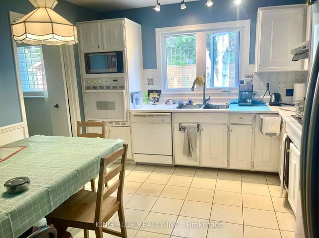 Room 1 - 132 Heatherside Drive