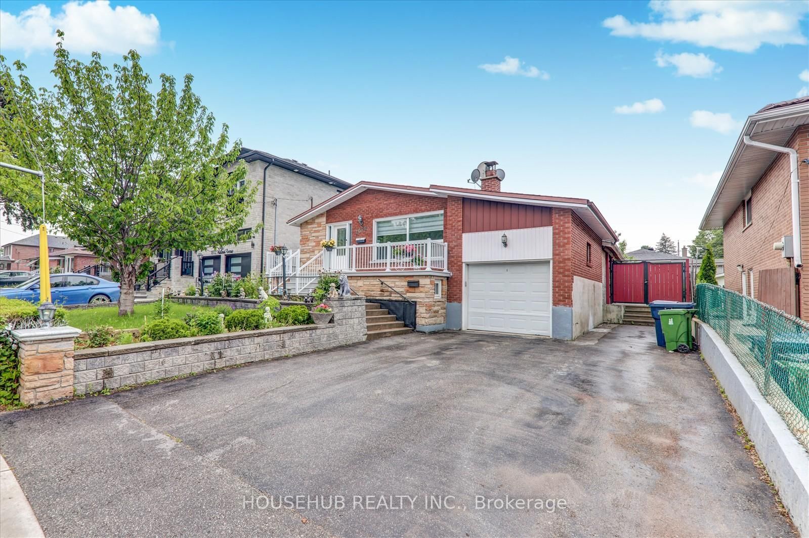 Detached House for sale at 1074 Midland Avenue, Toronto, Bendale, M1K 4G9 - MLS: E12214842