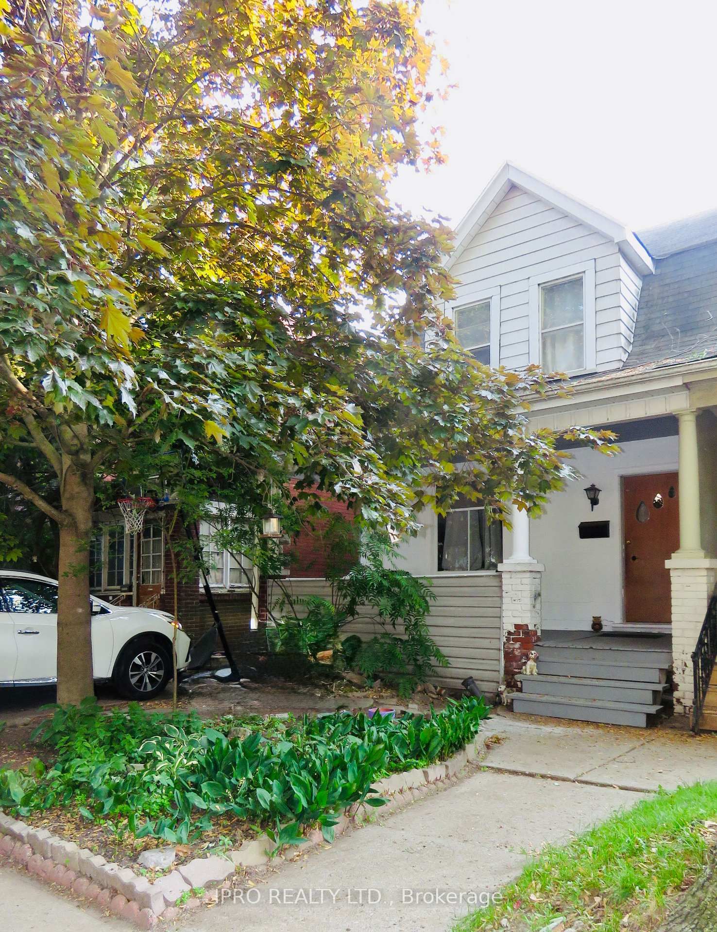 Semi-Detached House sold at 76 Kenilworth Avenue, Toronto, Ontario, M4L 3S5 - The Beaches - MLS: E12214873