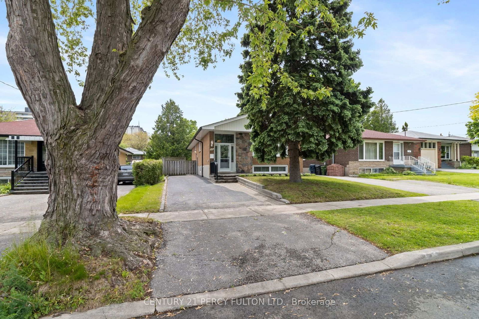 Detached House for sale at 55 Rochman Boulevard, Toronto, Woburn, M1H 1S1 - MLS: E12215242