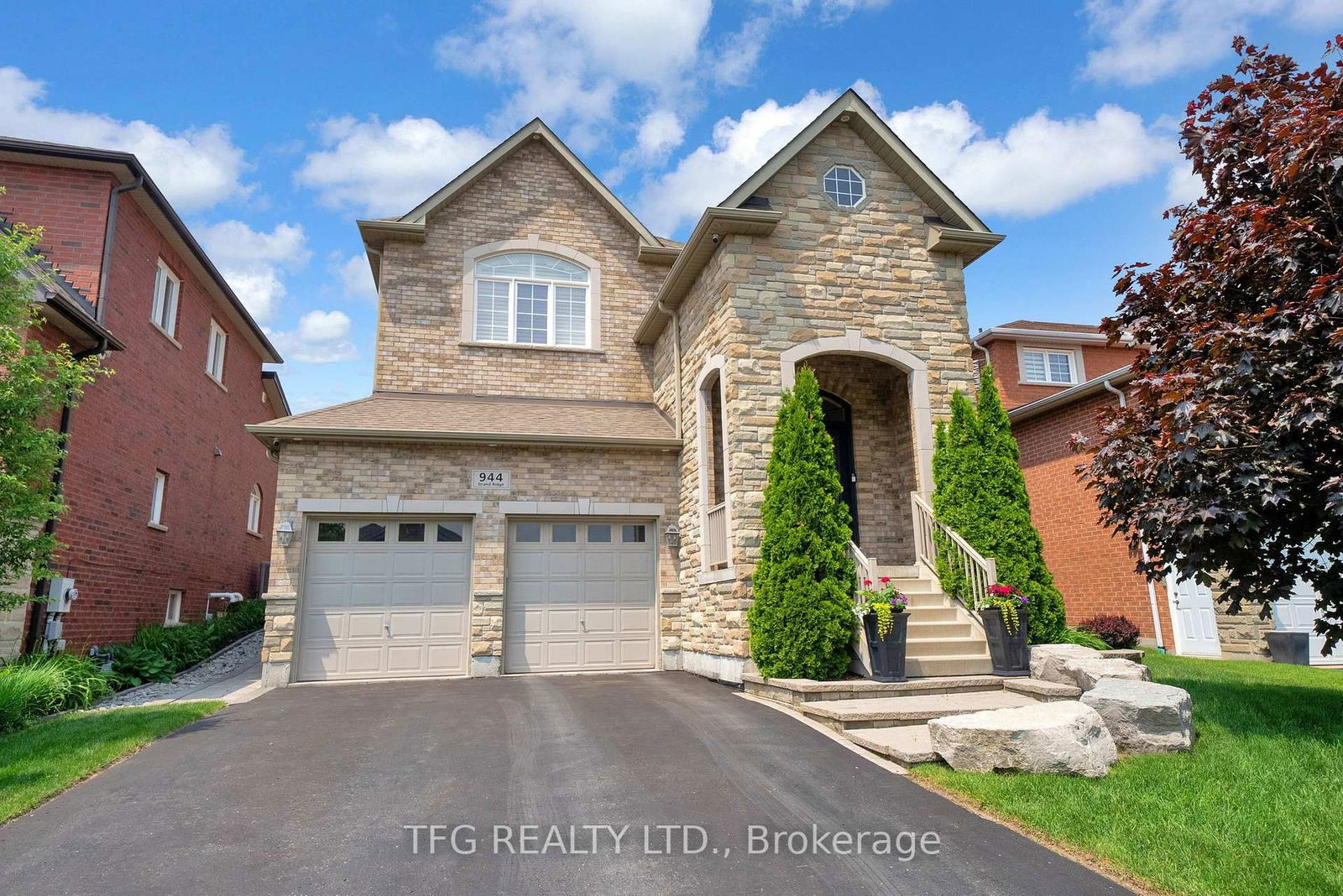 Property at 944 Grand Ridge