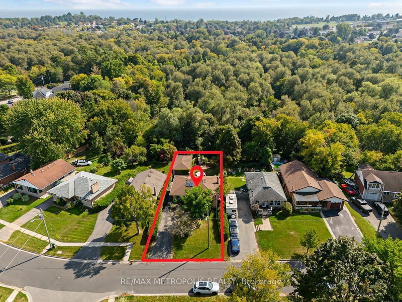 201 Southlawn Ave, Oshawa, L1H 3Y5 | Image 2