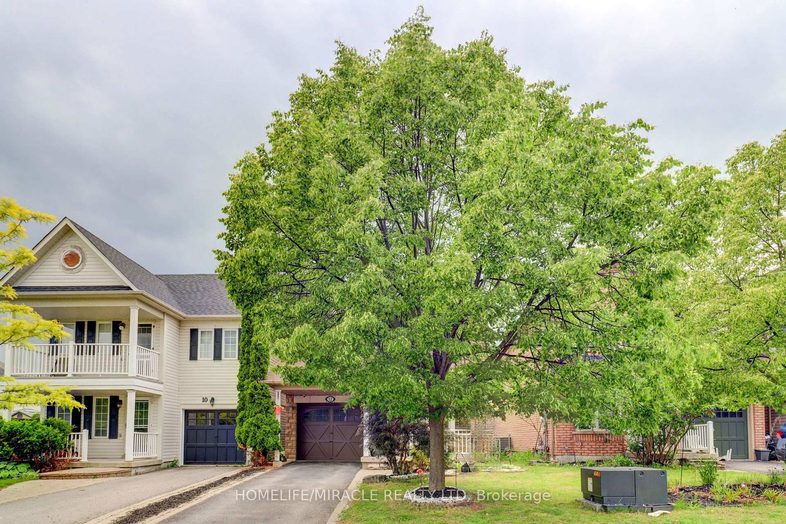 Property at 12 Breezewood