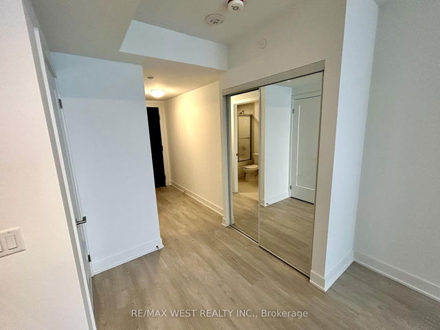 2015 - 2545 Simcoe Street N N