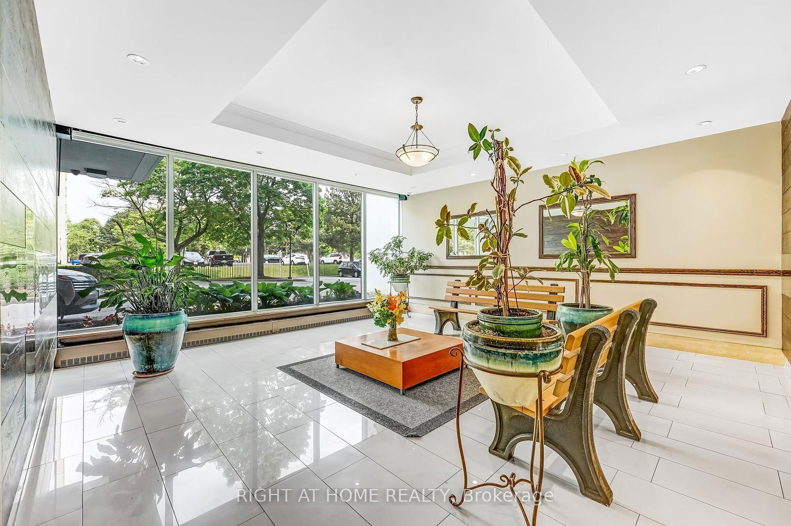 Condo for sale at 901-1250 Bridletowne Circle, Toronto, L'Amoreaux, M1W 2V1 - MLS: E12217151