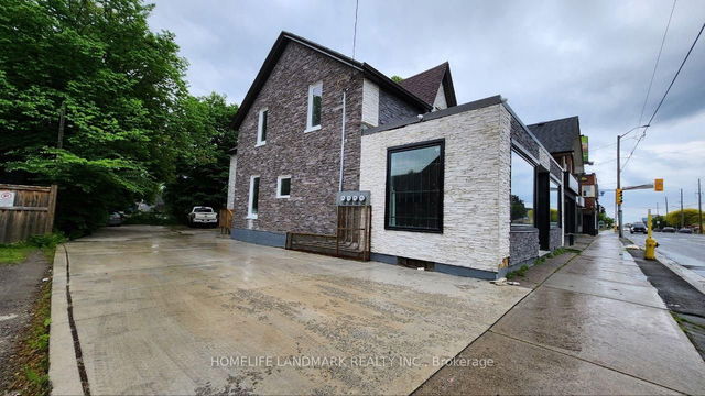3 - 325 Simcoe Street S
