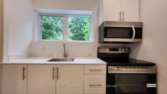 4 - 325 Simcoe Street S