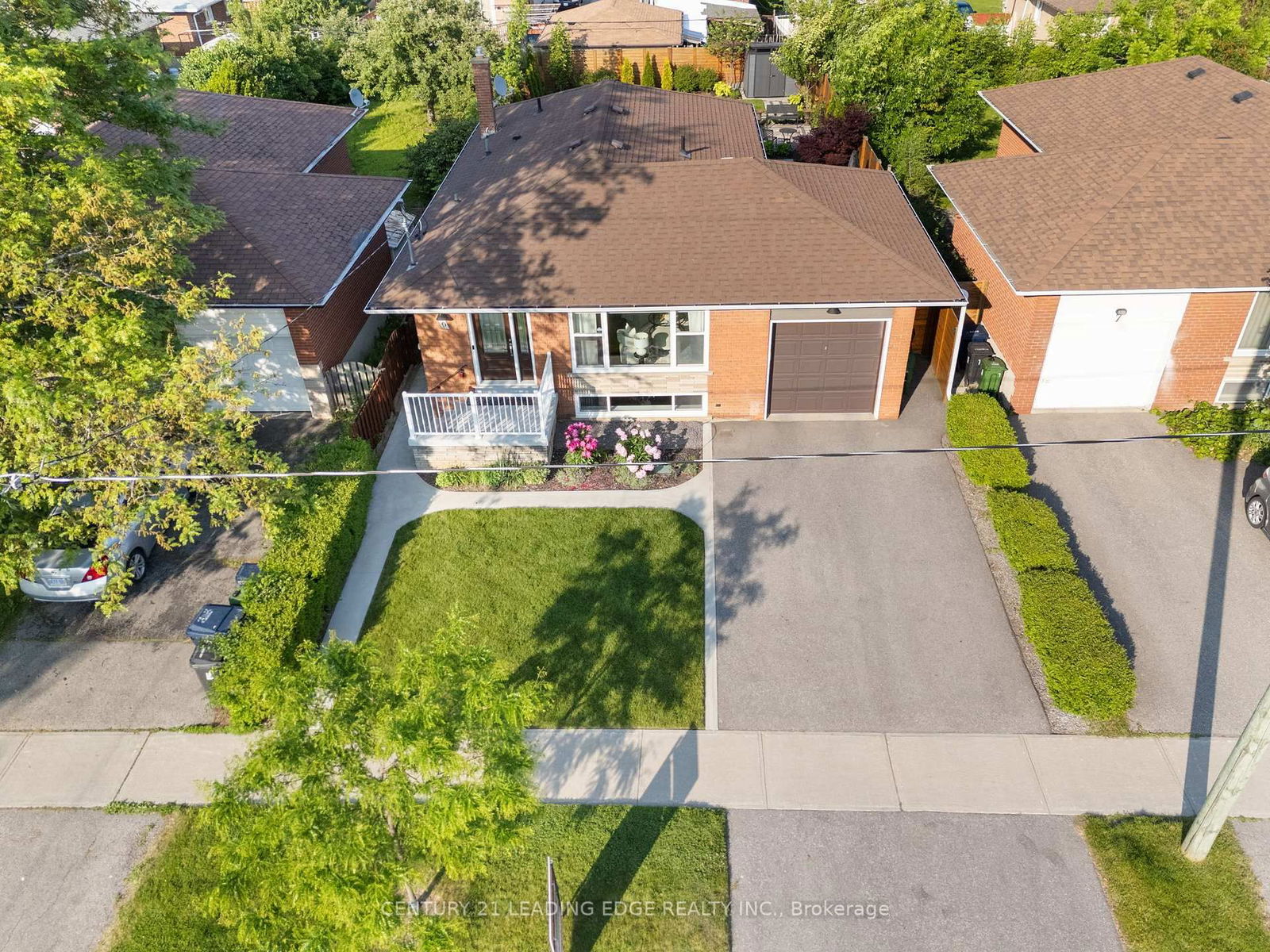 Detached House for sale at 9 Neddie Drive, Toronto, Tam O'Shanter-Sullivan, M1T 2S9 - MLS: E12218438