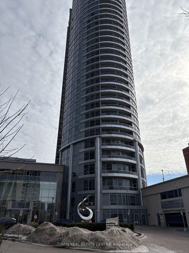 3711 - 125 Village Green Square