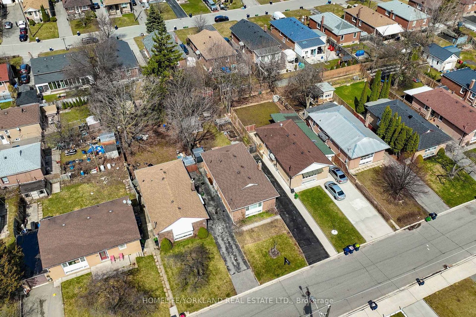 Detached House for sale at 30 Merrian Road, Toronto, Kennedy Park, M1K 3M7 - MLS: E12219113